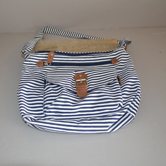 NO DESIGNER Handbags - 4for$20 NAVY BLUE AND WHITE STRIPES PURSE